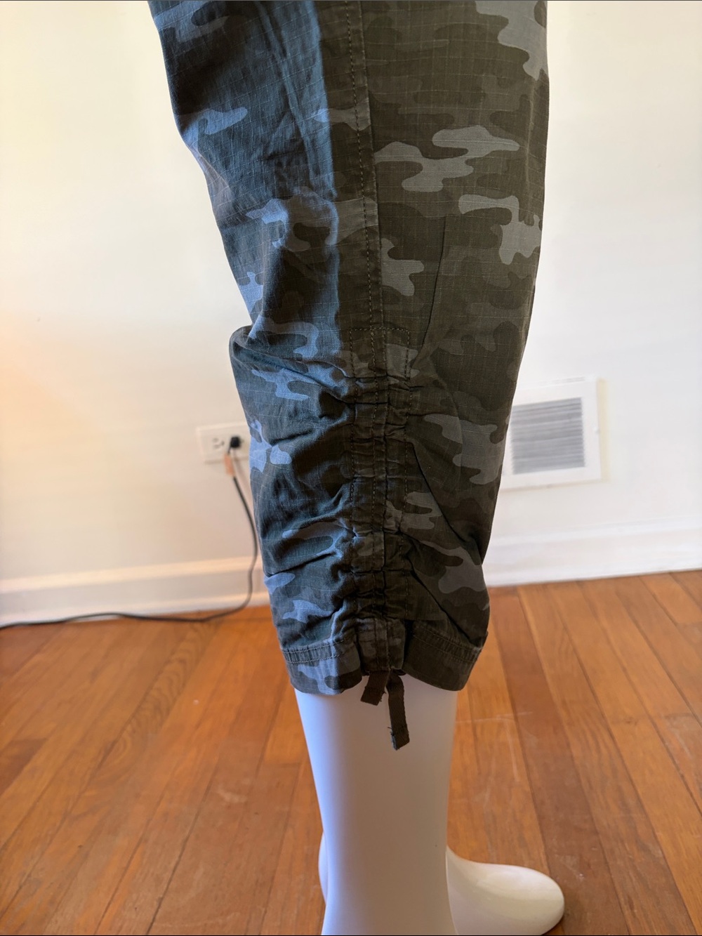 NWT ! Eddie Bauer RIPSTOP Olive Camouflage Cargo Capris 14 - Picture 7 of 10